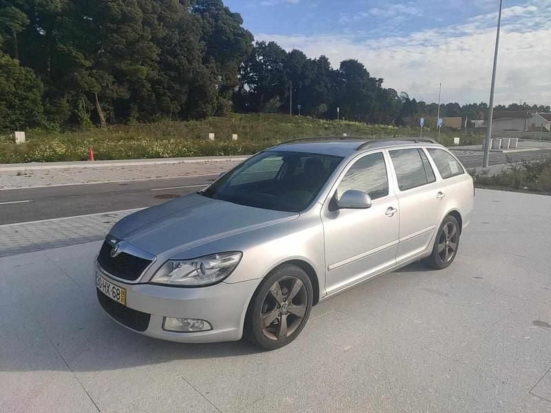 Cinzento Usado 2009 Skoda Octavia Carrinha | € 4.750 (Preço justo) - Imagem 1/4