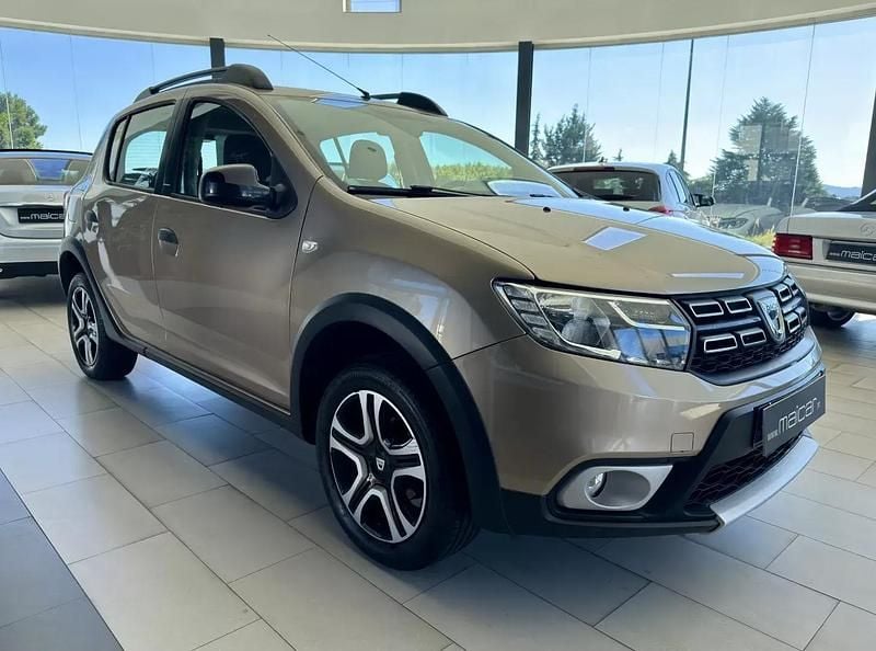 Castanho Usado 2018 Dacia Sandero Stepway Citadino | € 10.990 (Preço justo) - Imagem 1/4