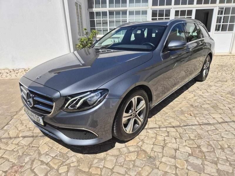 Usado Mercedes E220 194 HP (142 kW) 2018 Cinzento Carrinha