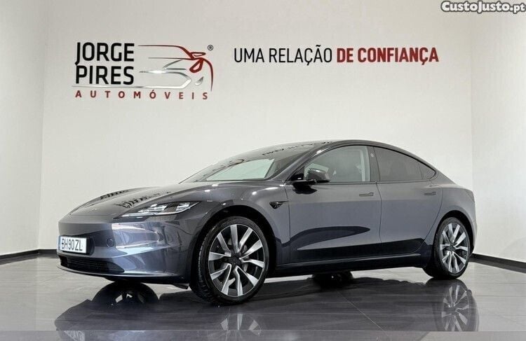 Cinza Usado 2024 Tesla Model 3 Sedan | € 39.990 (Caro) - Imagem 1/1