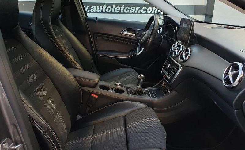 Usado Mercedes GLA200 Urban 136 HP (100 kW) 2018 Cinzento SUV