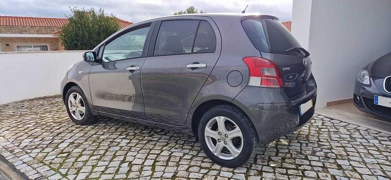 Usado Toyota Yaris 69 HP (50 kW) 2011 Citadino