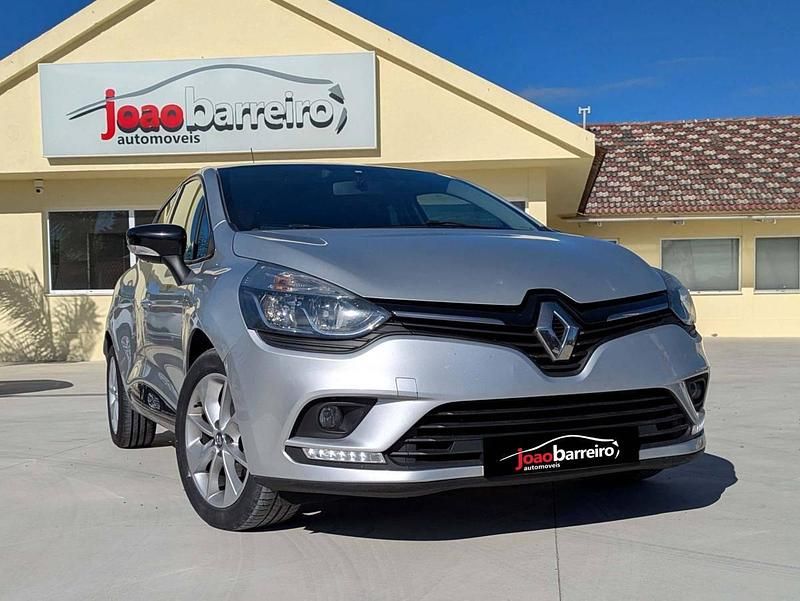 Cinzento Usado 2017 Renault Clio IV | € 11.900 (Preço elevado) - Imagem 1/4