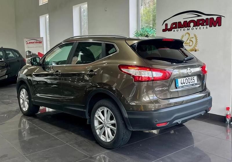 Usado Nissan Qashqai Premium Edition 109 HP (80 kW) 2014 Castanho SUV