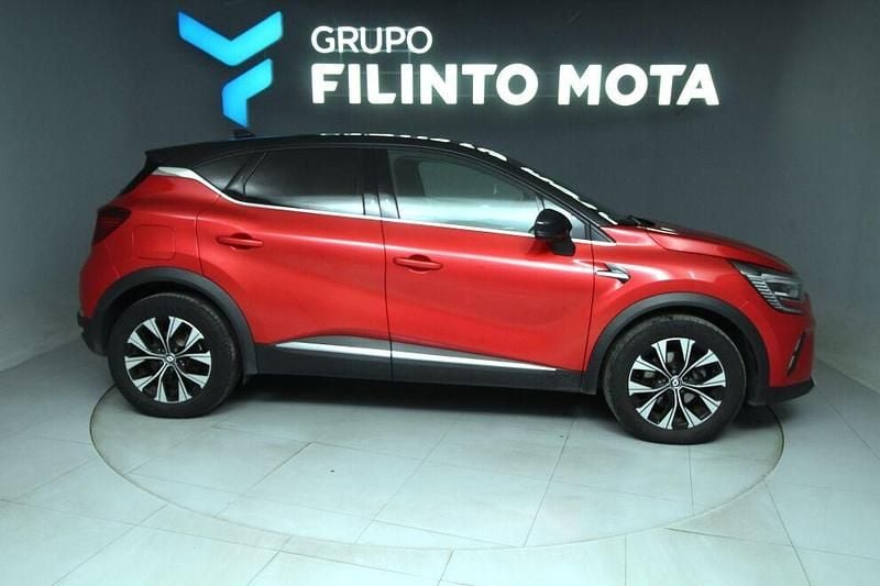 Usado Renault Captur Engineered 160 HP (117 kW) 2023 Vermelho SUV