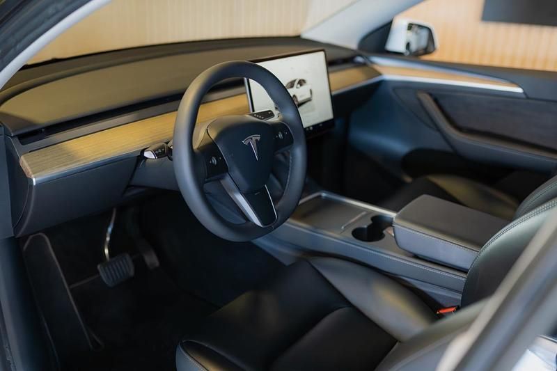 Usado Tesla Model Y 378 kW (514 HP) 2022 Branco SUV