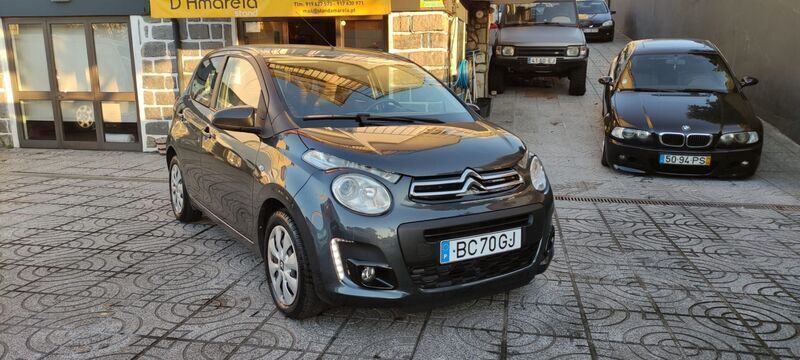 Cinza Usado 2016 Citroën C1 Shine Citadino | € 9.990 (Preço justo) - Imagem 1/4