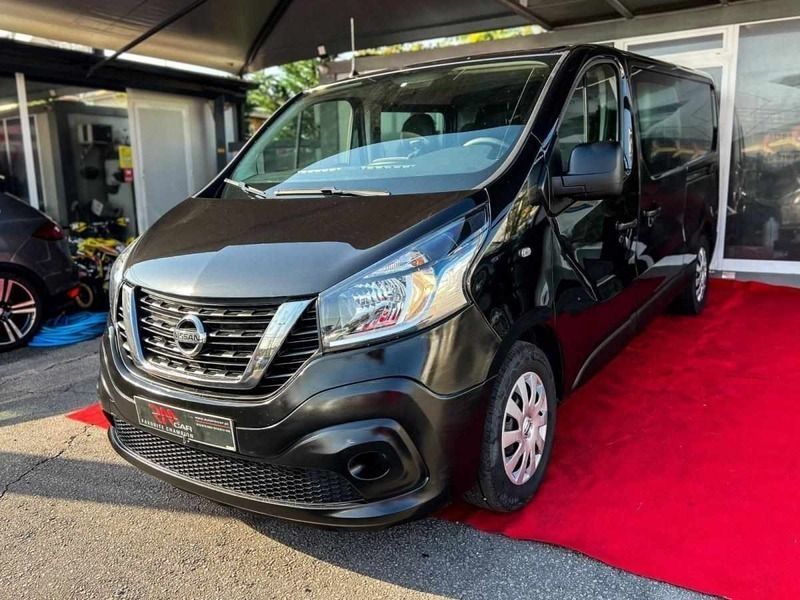 Usado Nissan NV300 Comfort 170 HP (125 kW) 2020 Preto Van