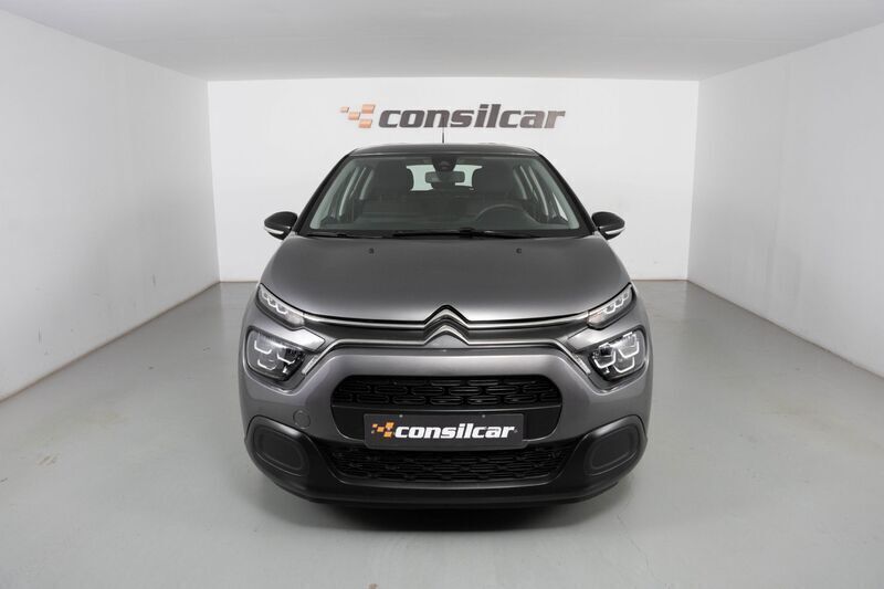 Cinza Usado 2022 Citroën C3 Feel Citadino | € 12.380 (Bom preço) - Imagem 1/4