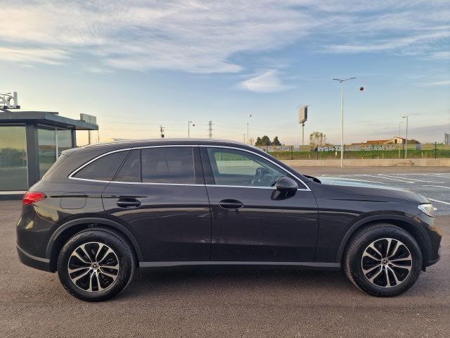 Usado Mercedes GLC220 197 HP (144 kW) 2024 Cinzento graphite