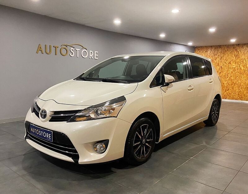 Branco Usado 2018 Toyota Verso Active Monovolume | € 14.250 - Imagem 1/4
