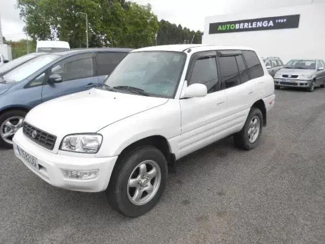 Branco Usado 2003 Toyota RAV4 SUV | € 9.500 - Imagem 1/4