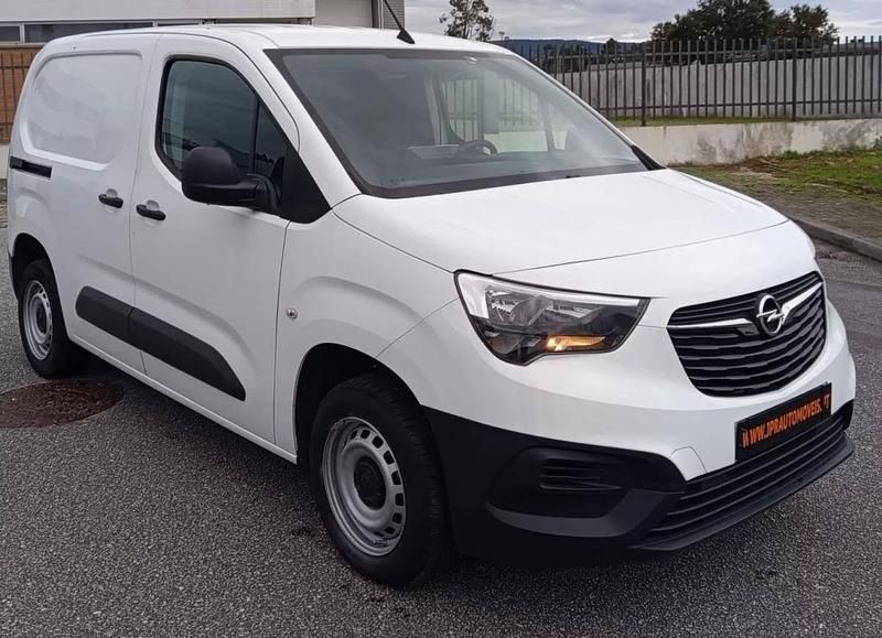 Usado Opel Combo Edition+ 102 HP (75 kW) 2022 Branco Monovolume