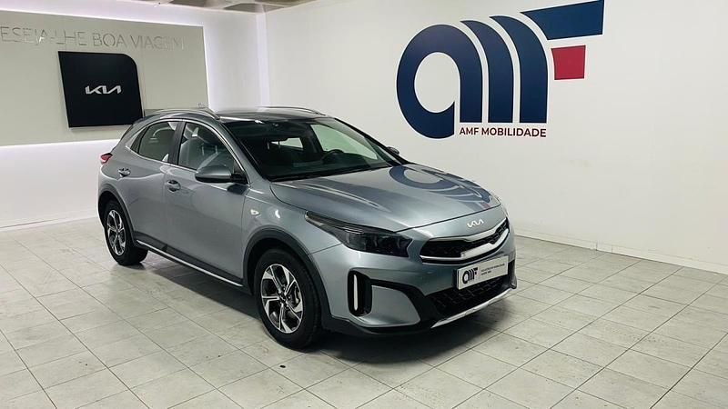 Cinza Usado 2025 Kia XCeed SUV | € 21.899 (Caro) - Imagem 1/4
