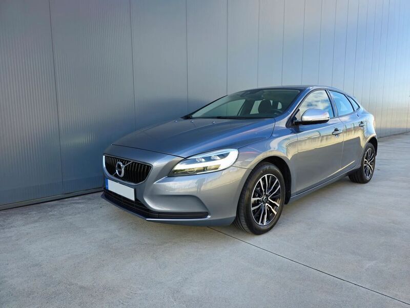 Cinzento Usado 2019 Volvo V40 Momentum Carrinha | € 18.250 (Preço justo) - Imagem 1/4