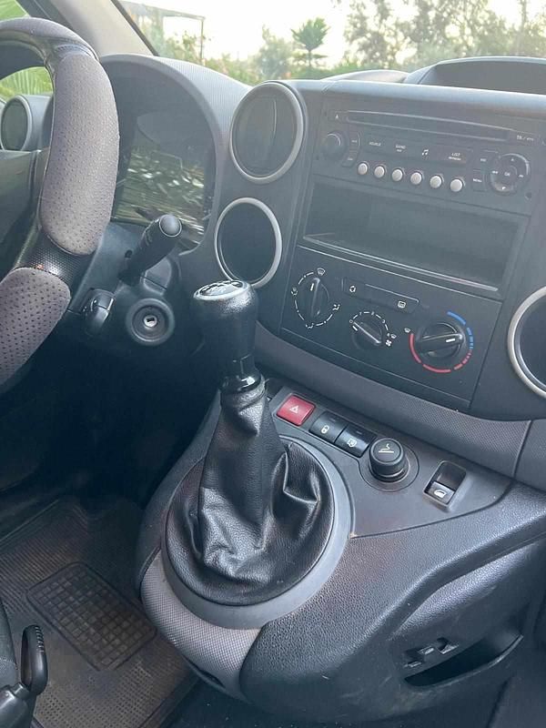 Usado Peugeot Partner 75 HP (55 kW) 2011 Branco Monovolume