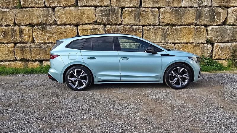 Usado Skoda Enyaq iV SportLine 150 kW (204 HP) 2023 Verde SUV