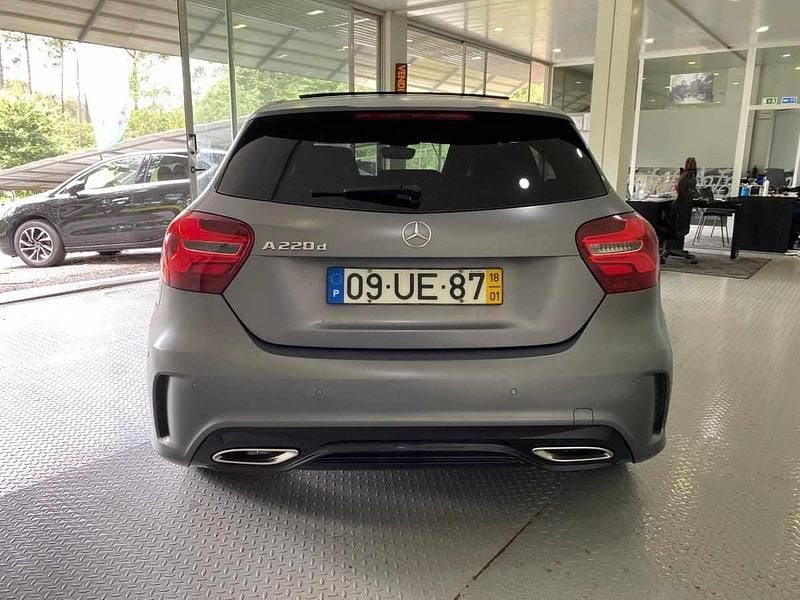 Usado Mercedes A220 AMG line 177 HP (130 kW) 2018 Cinzento Citadino