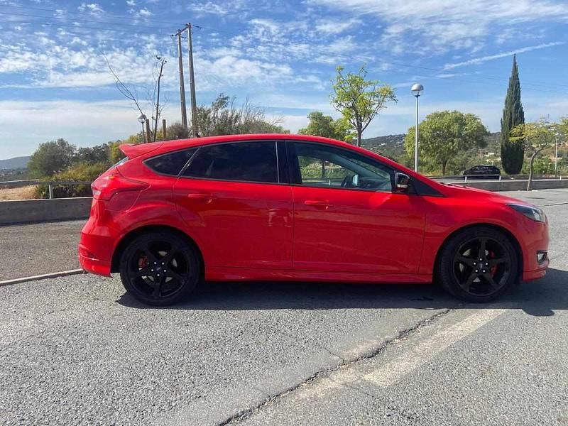 Usado Ford Focus 150 HP (110 kW) 2016 Vermelho