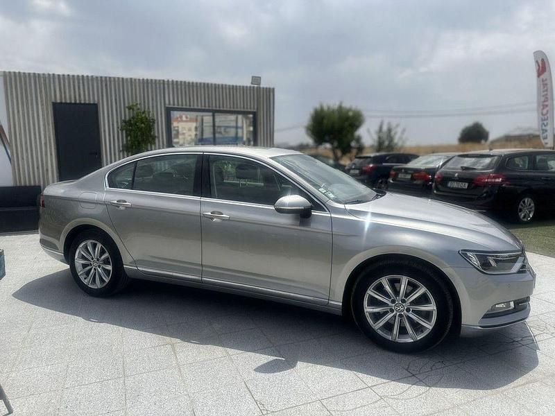 Cinza Usado 2017 VW Passat Sedan | € 19.000 (Preço justo) - Imagem 1/4