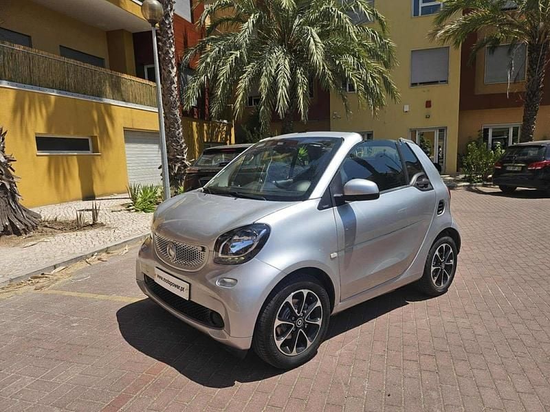 Cinza Usado 2016 Smart ForTwo Cabrio Passion Cabrios | € 11.480 - Imagem 1/4