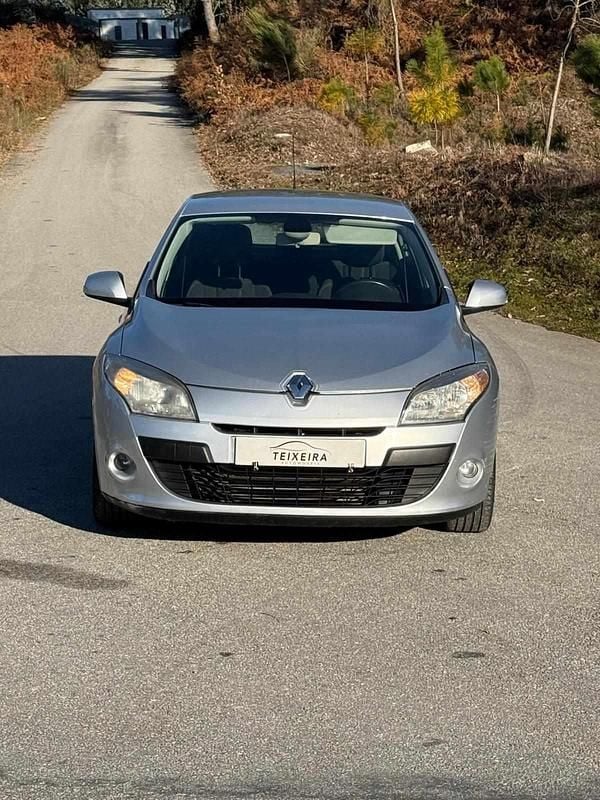 Usado Renault Mégane III 106 HP (77 kW) 2009 Cinzento Citadino