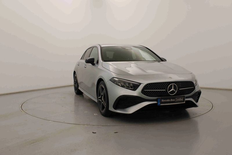 Prateado Usado 2025 Mercedes A200 Citadino | € 38.990 (Preço justo) - Imagem 1/4