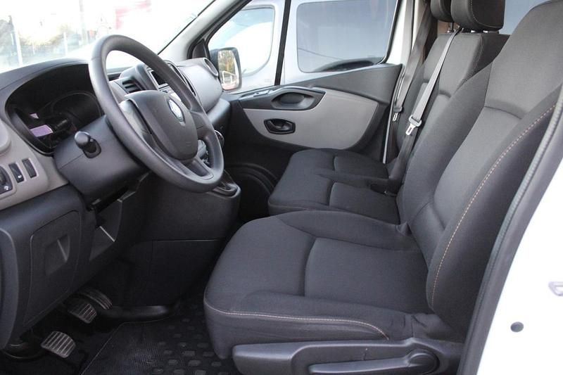 Usado Renault Trafic Intens 120 HP (88 kW) 2019 Branco Monovolume