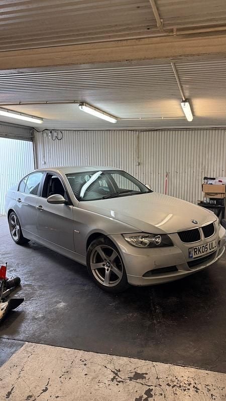 Cinza Usado 2005 BMW 320 Exclusive Sedan | € 2.750 - Imagem 1/3