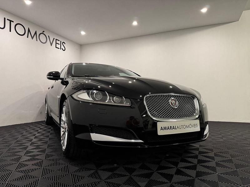 Preto Usado 2014 Jaguar XF Premium Luxury Sedan | € 19.500 (Preço justo) - Imagem 1/4