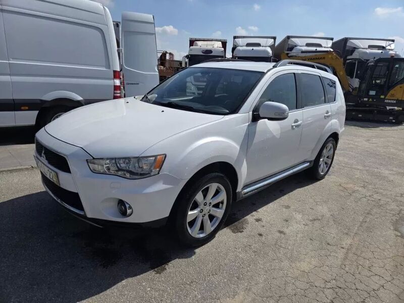 Branco Usado 2011 Mitsubishi Outlander Instyle SUV | € 9.250 - Imagem 1/4