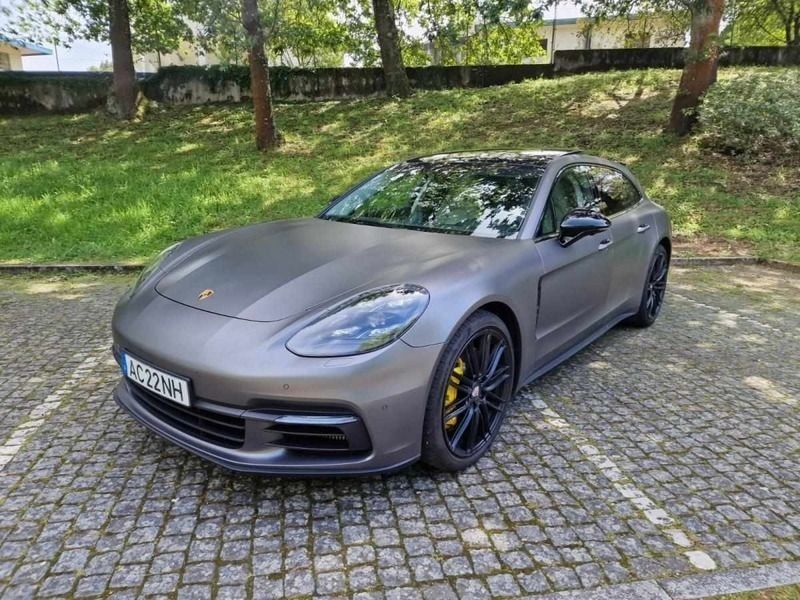 Cinzento Usado 2020 Porsche Panamera Sport Turismo Sedan | € 109.000 - Imagem 1/4