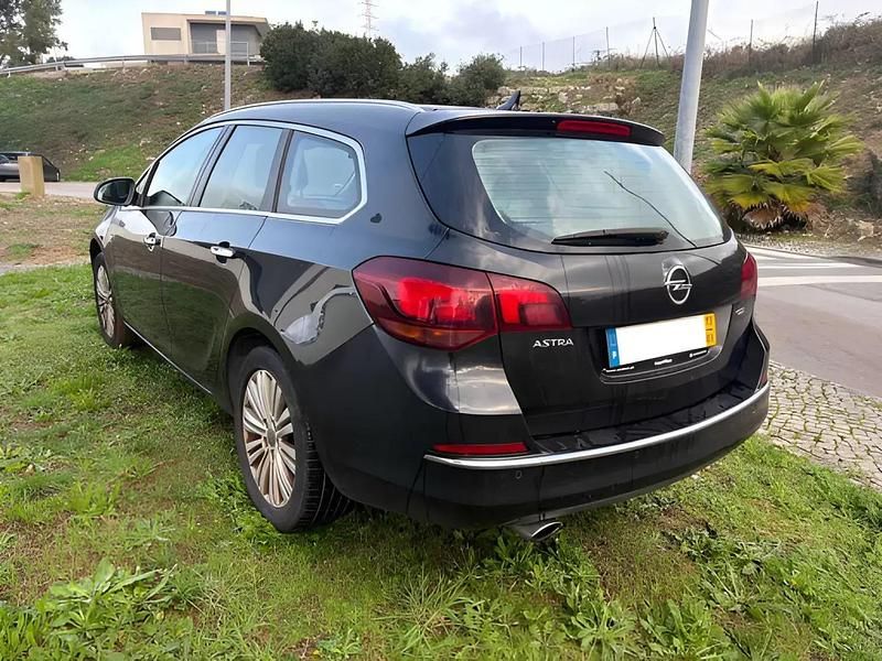 Usado Opel Astra Cosmo 165 HP (121 kW) 2013 Preto Carrinha