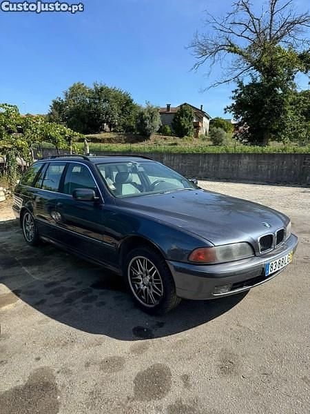 Cinza Usado 1998 BMW 520 Carrinha | € 849 - Imagem 1/1