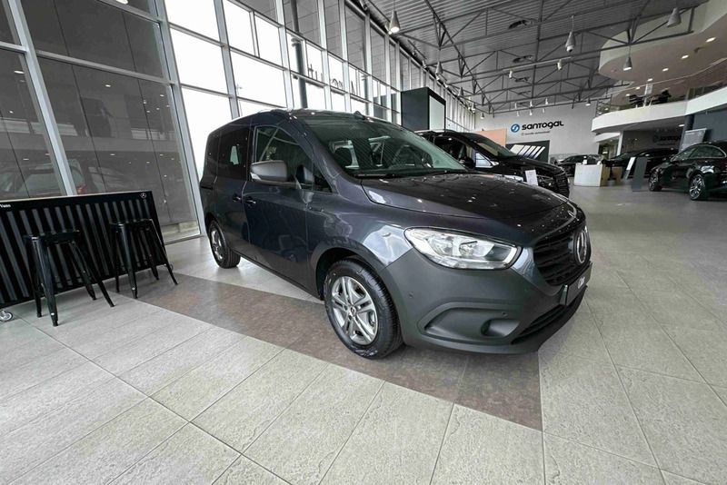 Cinzento Novo 2024 Mercedes eCitan | € 49.900 - Imagem 1/4