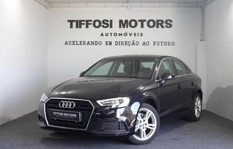 Usado Audi A3 Design 116 HP (85 kW) 2019 Preto Sedan