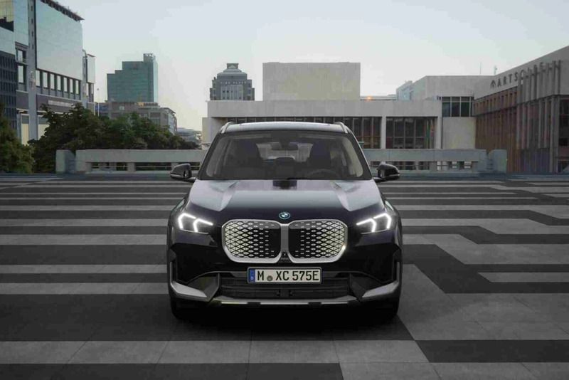 Preto Novo 2025 BMW iX1 xLine SUV | € 56.500 (Preço justo) - Imagem 1/4
