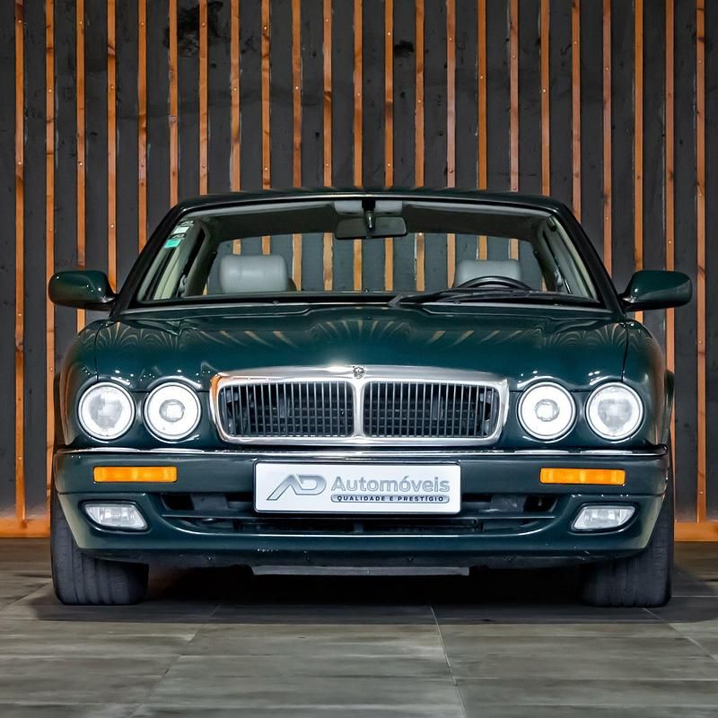 Verde Usado 1995 Jaguar XJ Sedan | € 25.900 - Imagem 1/4