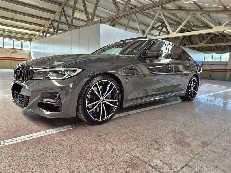 Usado 2019 BMW 330e Sedan | € 32.900 - Imagem 1/4