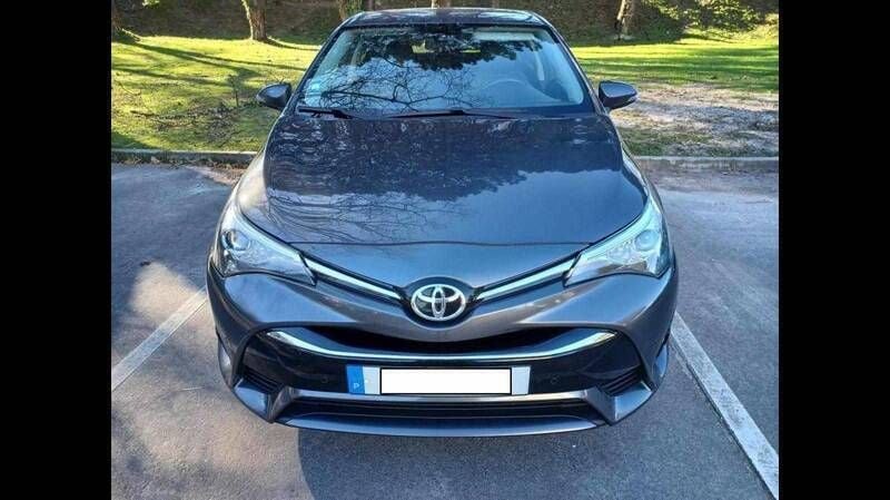 Cinzento Usado 2015 Toyota Avensis Sedan | € 14.750 - Imagem 1/4