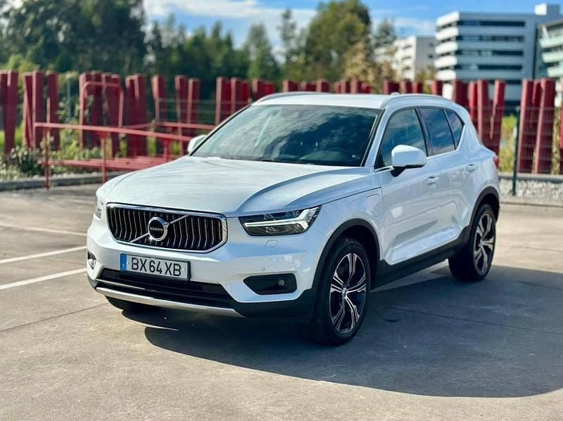 Branco Usado 2021 Volvo XC40 Inscription SUV | € 32.990 - Imagem 1/4