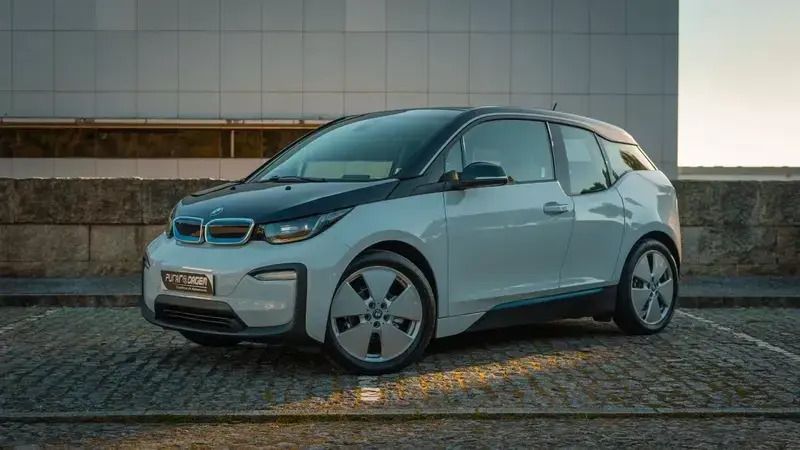 Branco Usado 2018 BMW i3 Comfort Edition Citadino | € 18.990 - Imagem 1/4