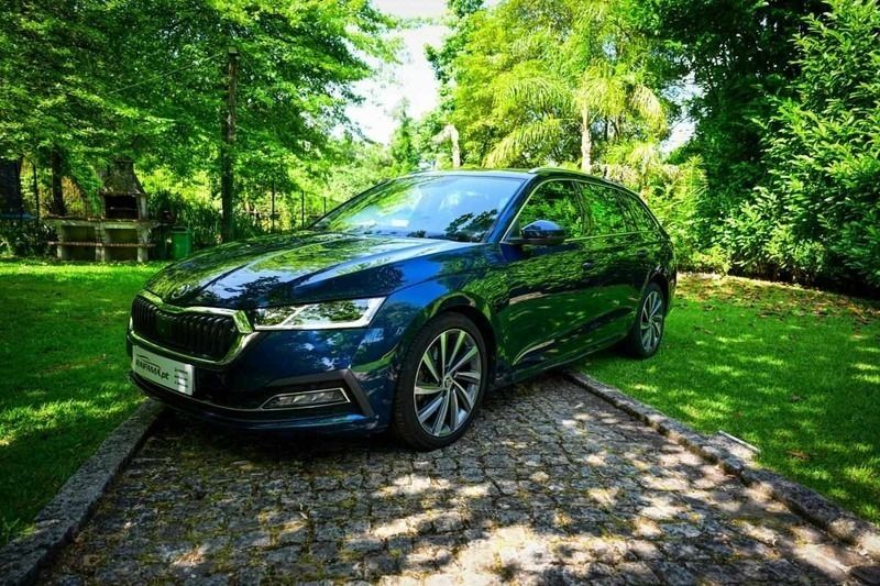 Azul Usado 2020 Skoda Octavia Carrinha | € 22.990 (Preço justo) - Imagem 1/4