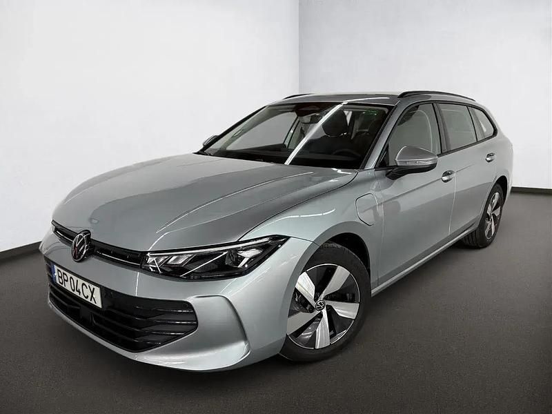 Usado VW Passat 204 HP (150 kW) 2024 Cinza Carrinha