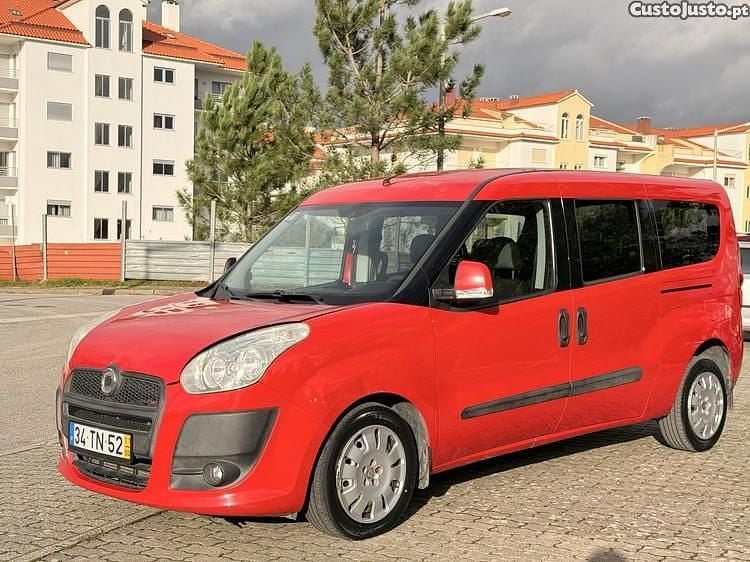 Vermelho Usado 2011 Fiat Doblò Monovolume | € 7.750 - Imagem 1/1