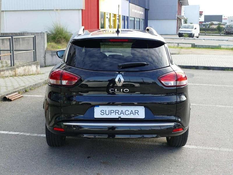 Usado Renault Clio V 90 HP (66 kW) 2020 Preto Carrinha