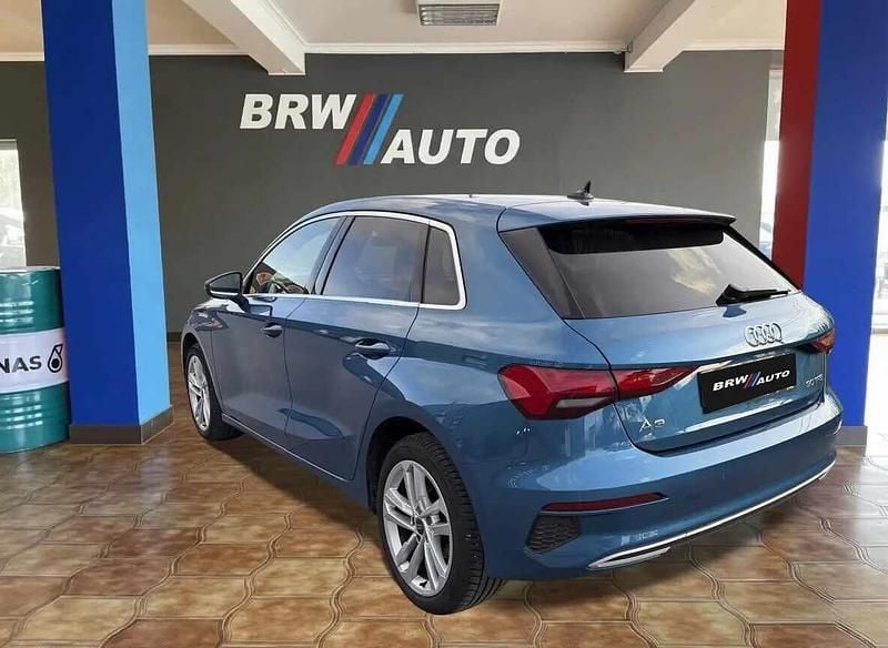 Usado Audi A3 110 HP (80 kW) 2023 Azul Sedan