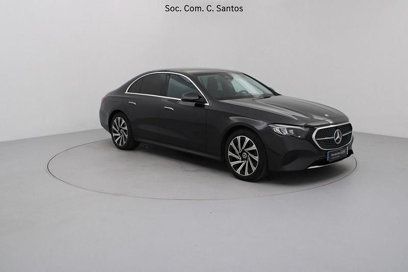 Usado Mercedes E300 Avantgarde 197 HP (144 kW) 2024 Cinza Sedan