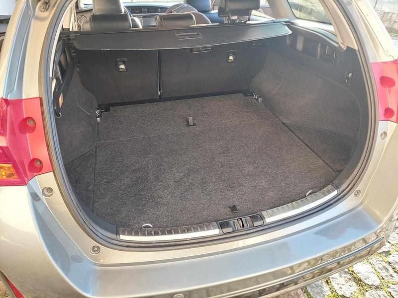 Usado Toyota Auris 136 HP (100 kW) 2015 Cinzento Citadino