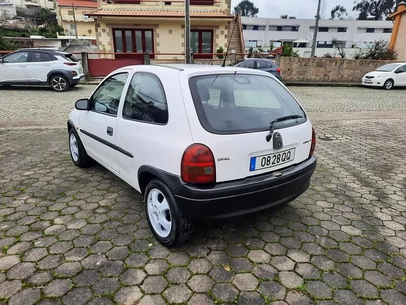 Usado Opel Corsa 60 HP (44 kW) 2000 Branco Citadino